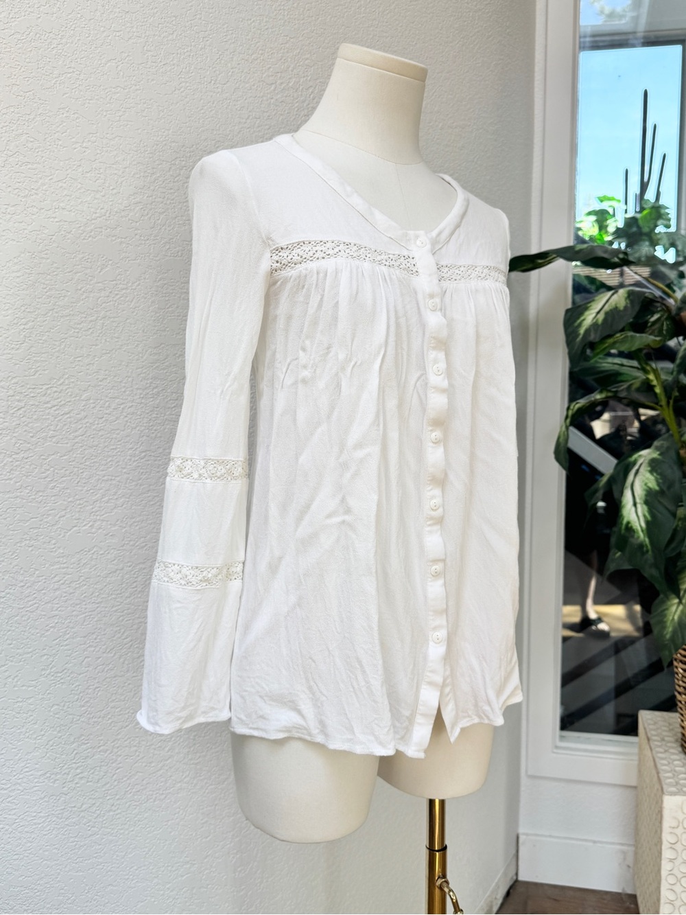Target Bohemian White Button-Front Lace Trim Long Sleeve Button Peasant Top XS